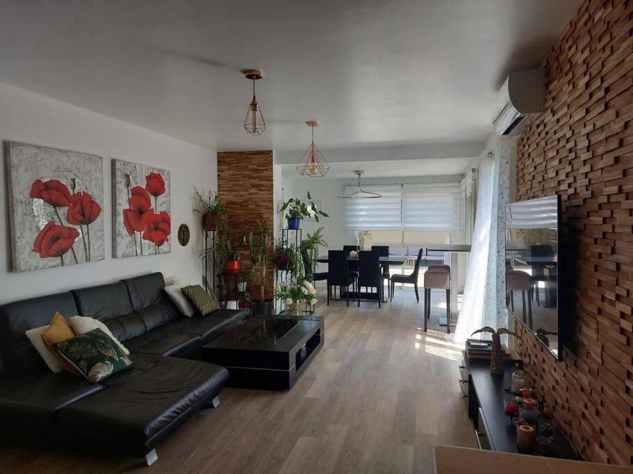 Maison Entiere Redessan Eksteriør billede